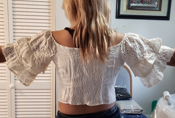 𝅺ZARA Beige embroidered ruffled sleeves, crop top,  size L. - Picture 3 of 16